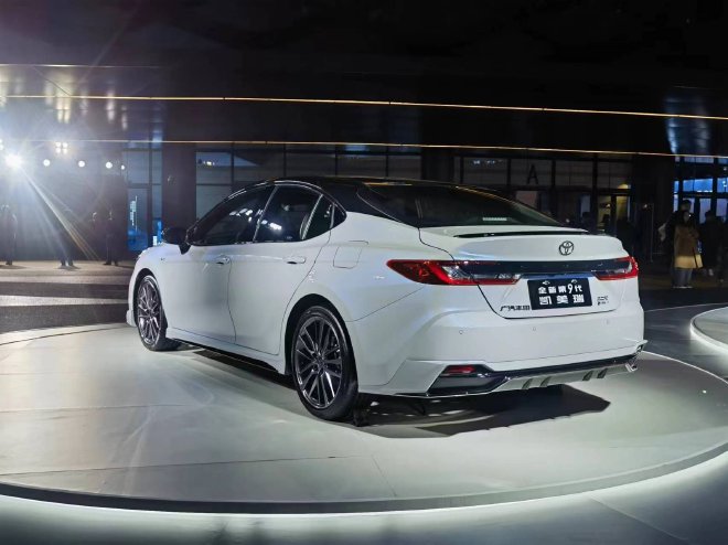 售17.18万起 全新第九代凯美瑞正式上市